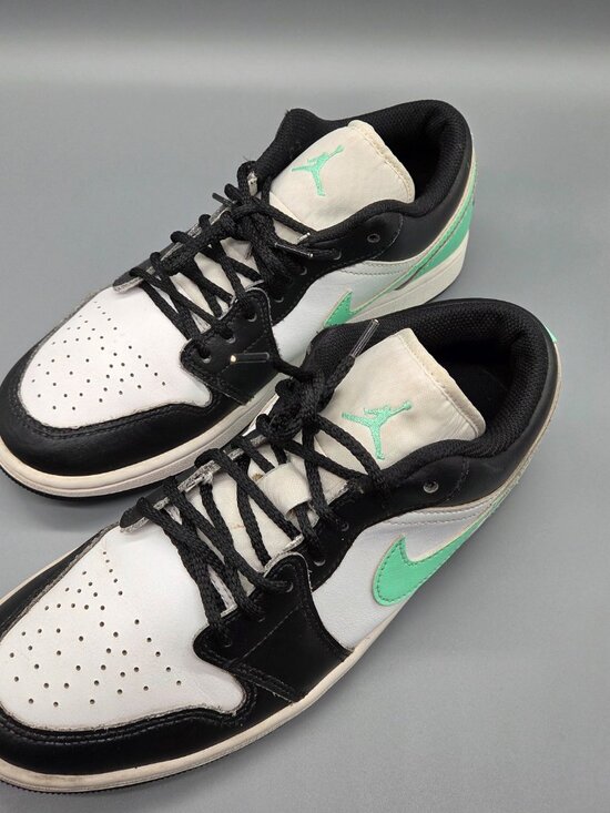 Air Jordan\'s Men\'s size 8 Mint Green and Black main image 6
